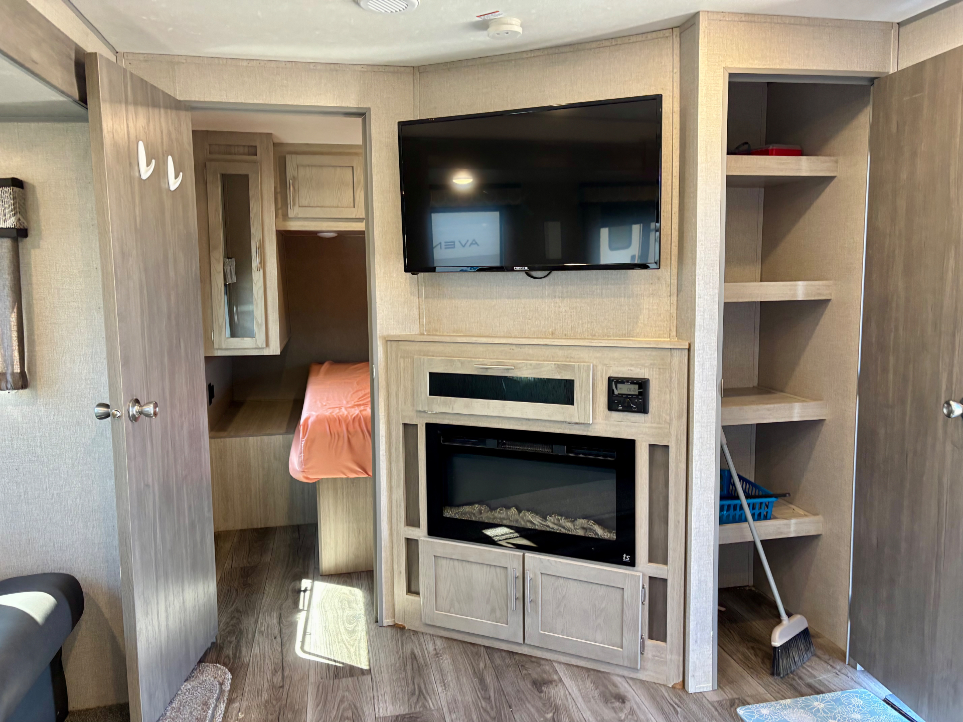 2022 Coachmen Catalina Legacy 303QBCK travel trailer for sale at Triple C Camper Consignment in Kentuckiana — photo 11 of 12