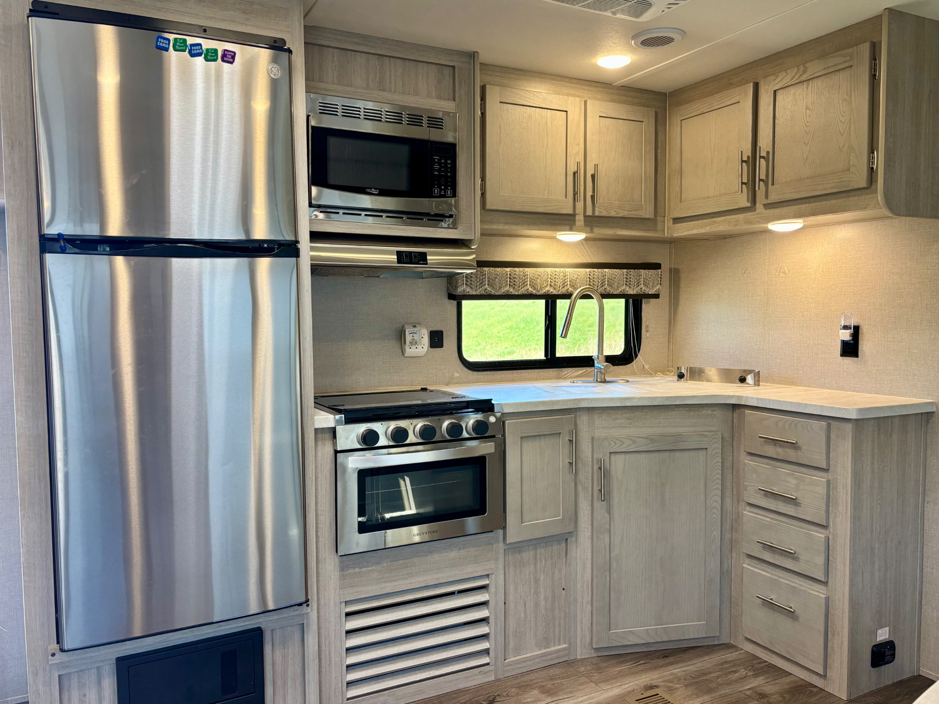 2022 Coachmen Catalina Legacy 303QBCK travel trailer for sale at Triple C Camper Consignment in Kentuckiana — photo 8 of 12