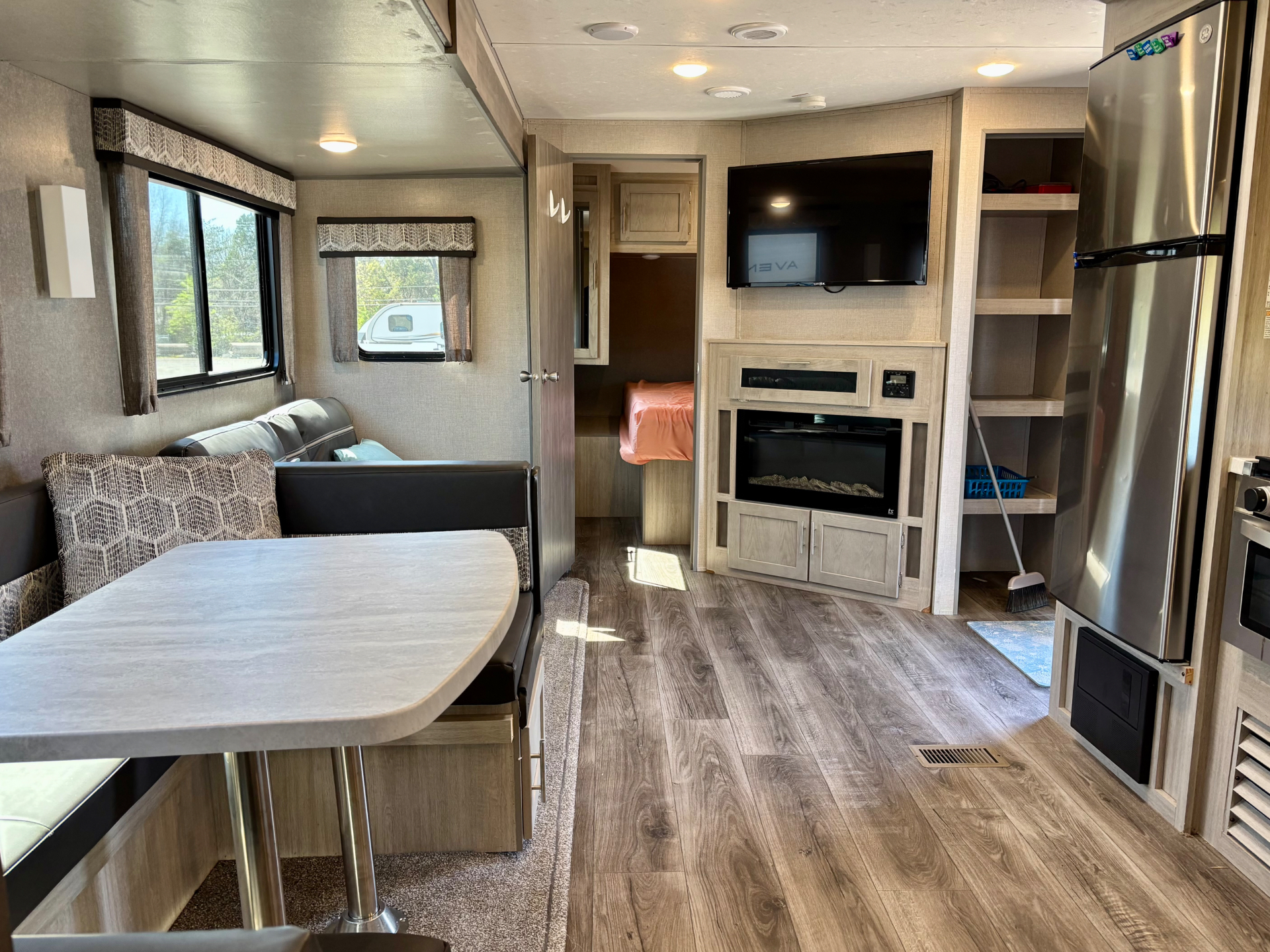 2022 Coachmen Catalina Legacy 303QBCK travel trailer for sale at Triple C Camper Consignment in Kentuckiana — photo 7 of 12