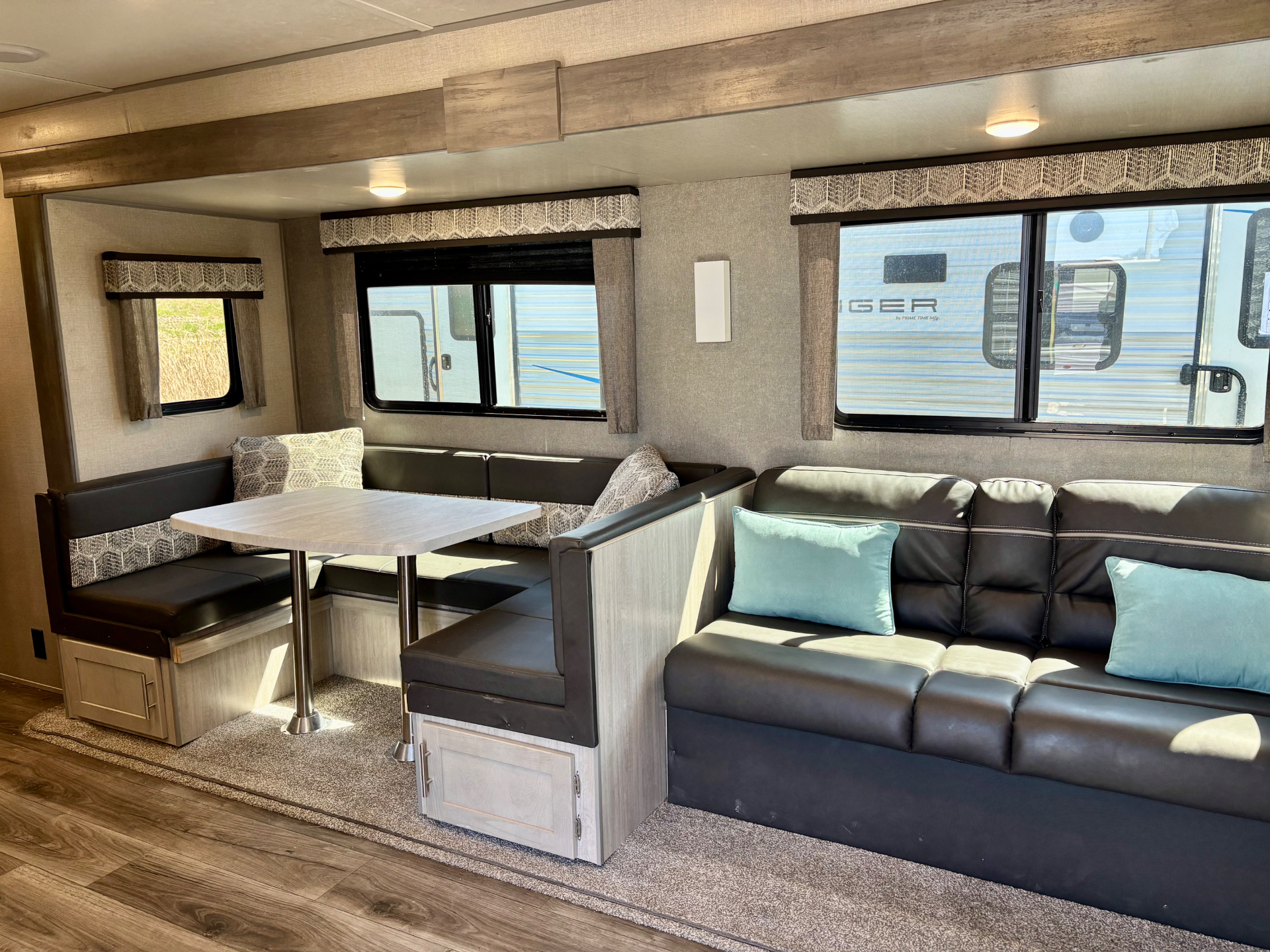 2022 Coachmen Catalina Legacy 303QBCK travel trailer for sale at Triple C Camper Consignment in Kentuckiana — photo 10 of 12