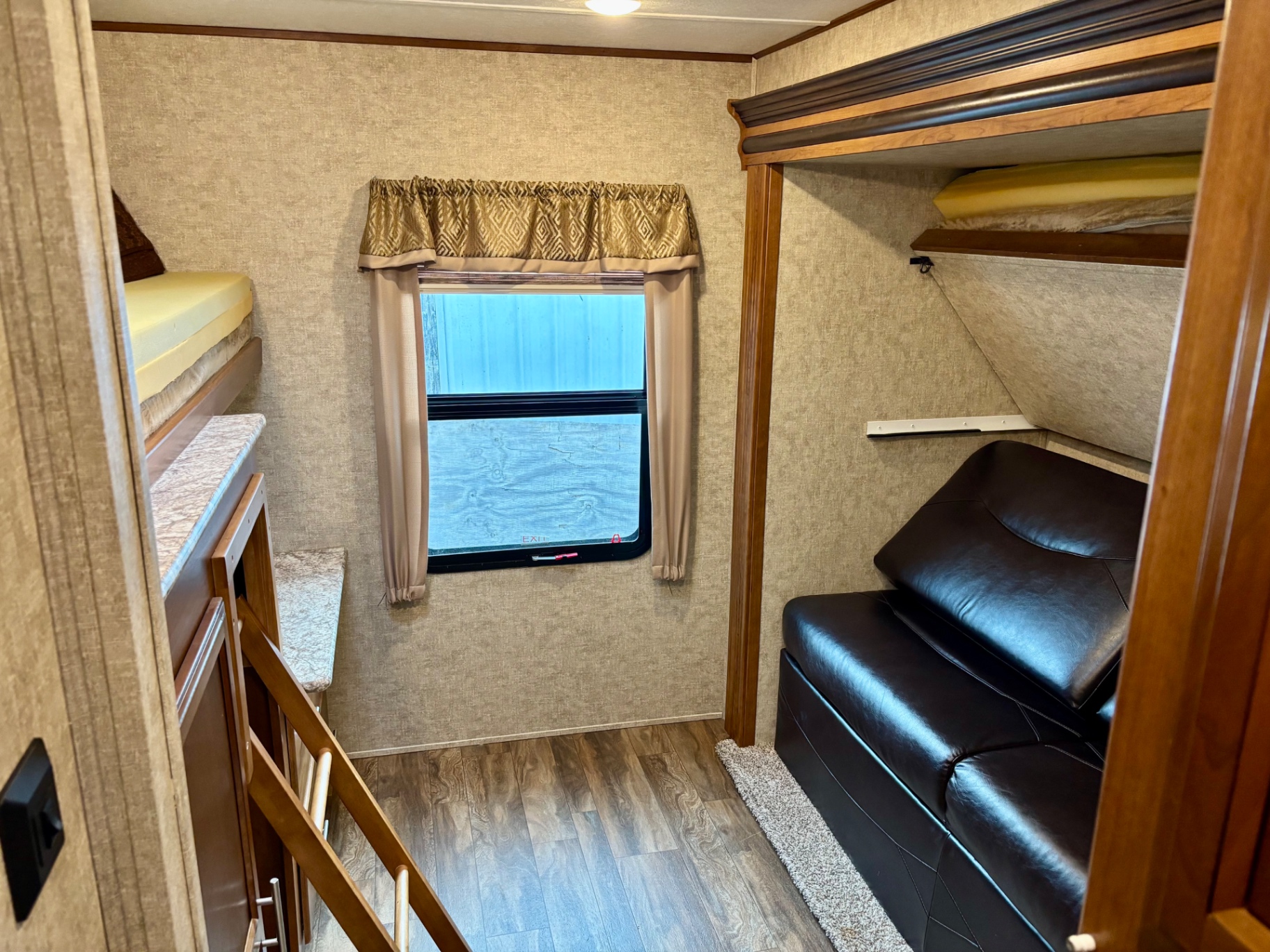 2017 Primetime Lacrosse Luxury Lite 318BHS travel trailer for sale at Triple C Camper Consignment in Kentuckiana — photo 4 of 12