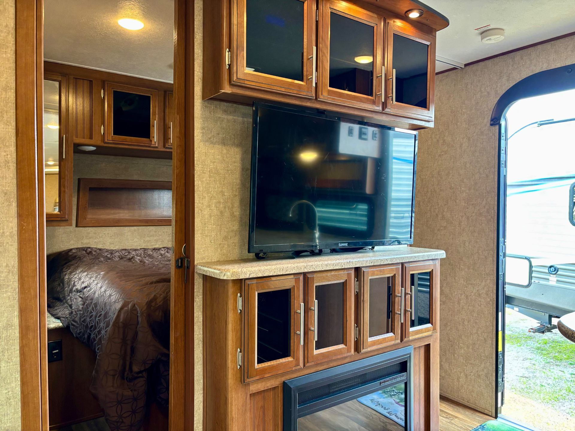 2017 Primetime Lacrosse Luxury Lite 318BHS travel trailer for sale at Triple C Camper Consignment in Kentuckiana — photo 6 of 12