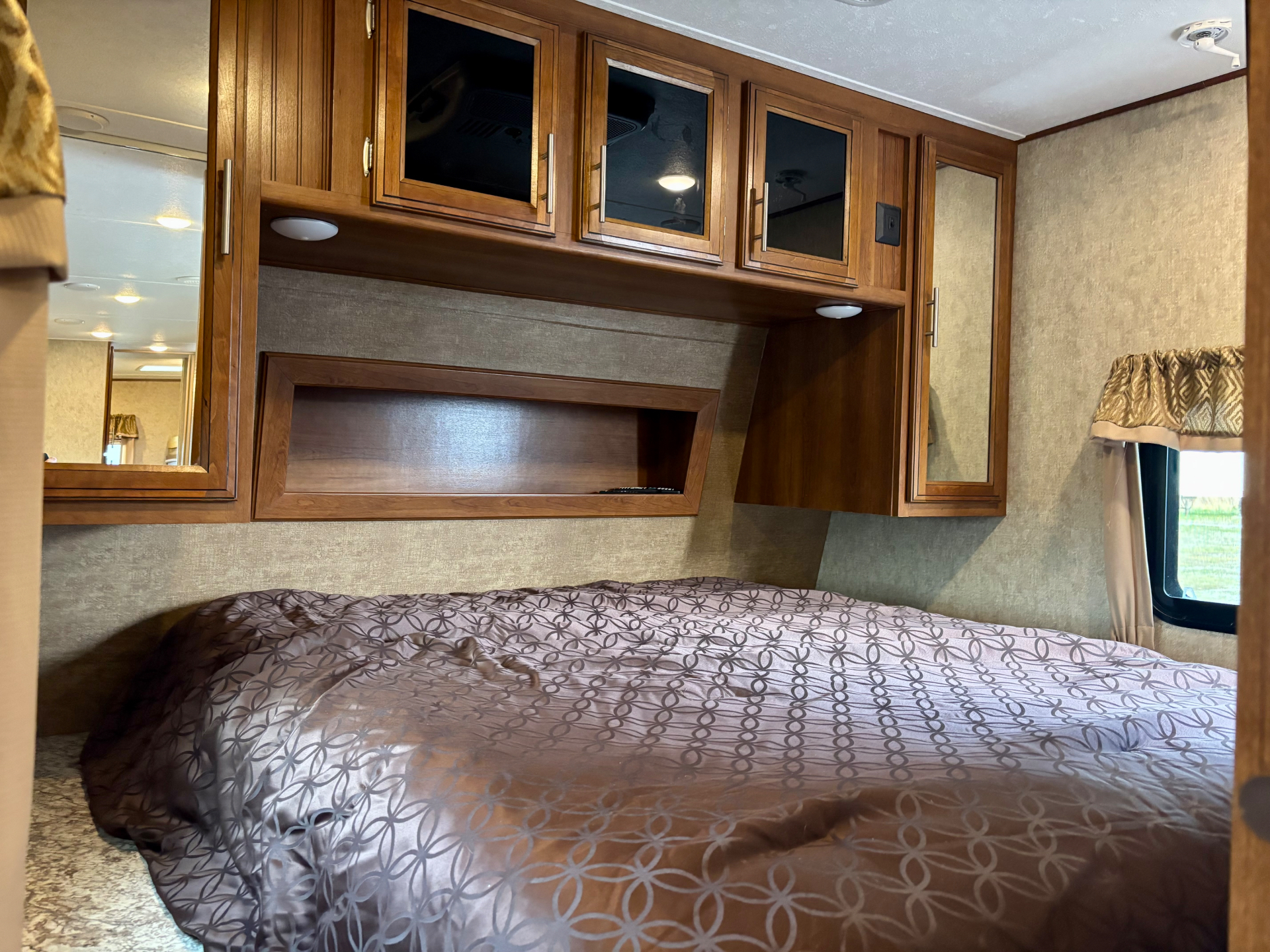 2017 Primetime Lacrosse Luxury Lite 318BHS travel trailer for sale at Triple C Camper Consignment in Kentuckiana — photo 7 of 12